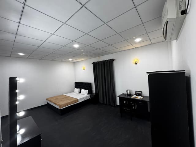 Deluxe room 2